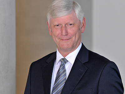 Dr. Rolf Martin Schmitz 